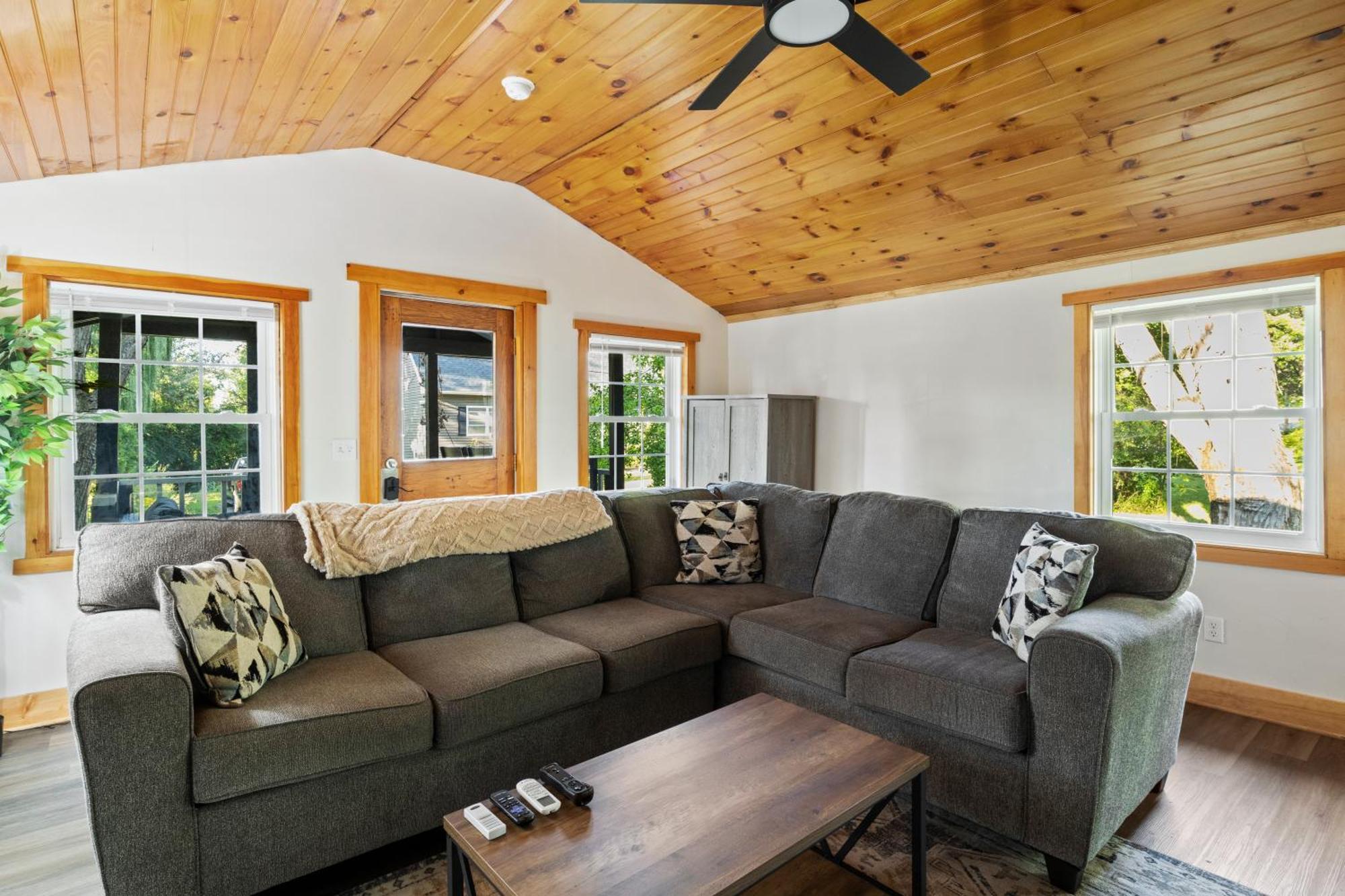 Cozy Home W/ King Bed & Lake Access Canandaigua Exterior photo